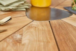 DIAMOND GARDEN Lyon Triangel Esstisch, Edelstahl/Recycled Teak, 150x 150 Cm -Doppler Verkäufe 11 21210.jpg