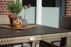 Ploß Rabida Dining Tisch, Champagner-meliert, Polyrattan, 90 X 90 Cm, Glasplatte In Steinoptik -Doppler Verkäufe 3 20166.jpg