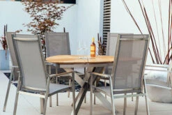 DIAMOND GARDEN Lyon Triangel Esstisch, Edelstahl/Recycled Teak, 150x 150 Cm -Doppler Verkäufe 7 21210.jpg